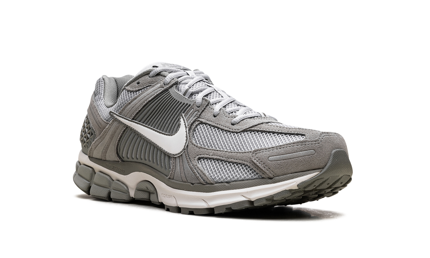 Zoom Vomero 5 "Dark Stucco" HF1553 002