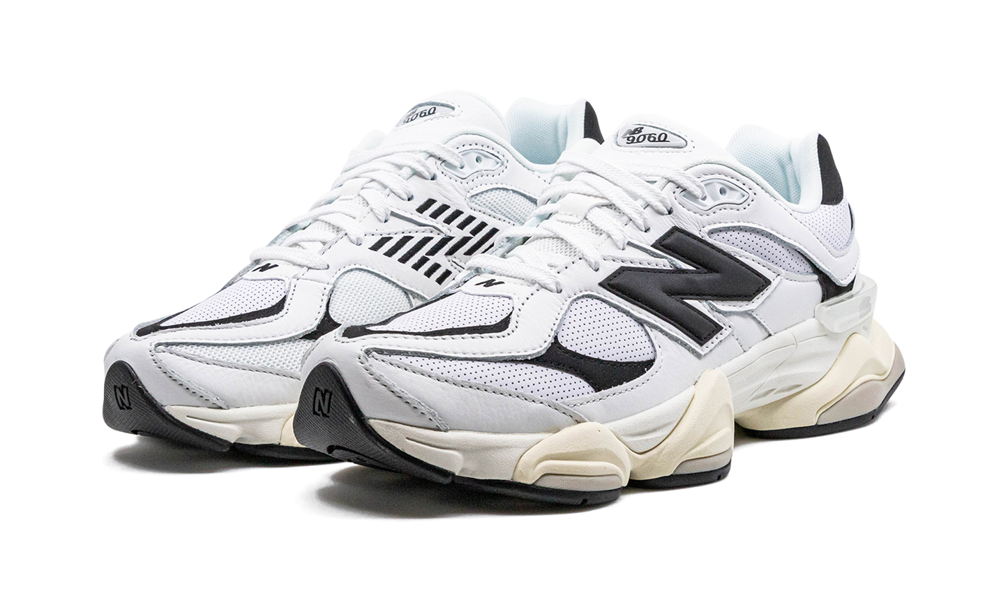 9060 "White / Black" U9060AAB