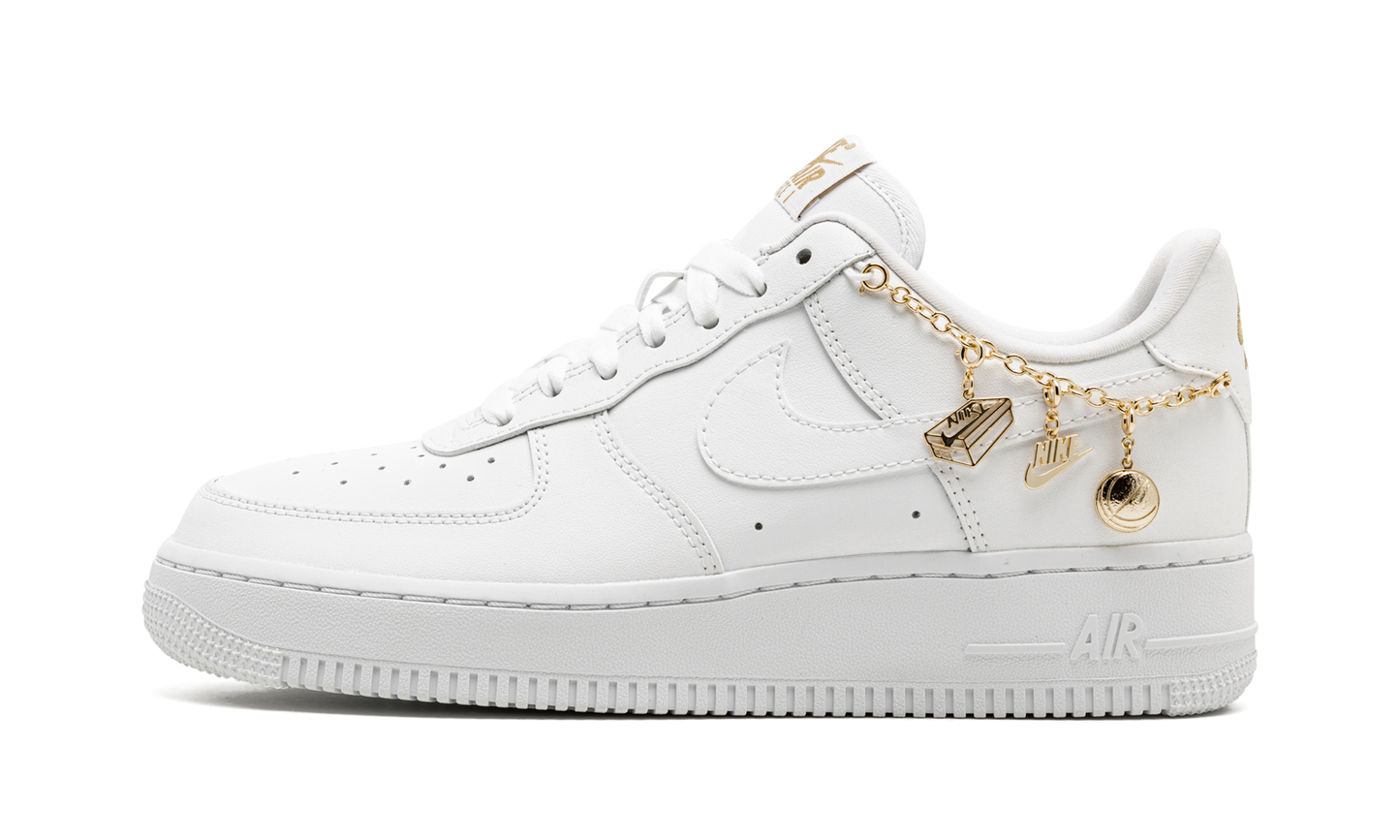 AIR FORCE 1 '07 LX MNS WMNS "Lucky Charms" DD1525 100