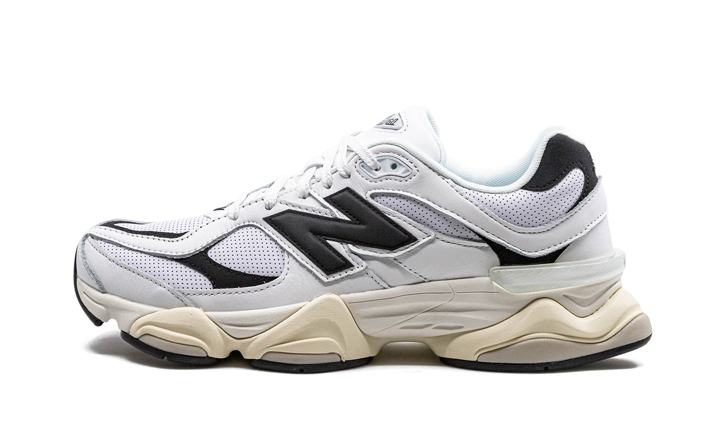9060 "White / Black" U9060AAB