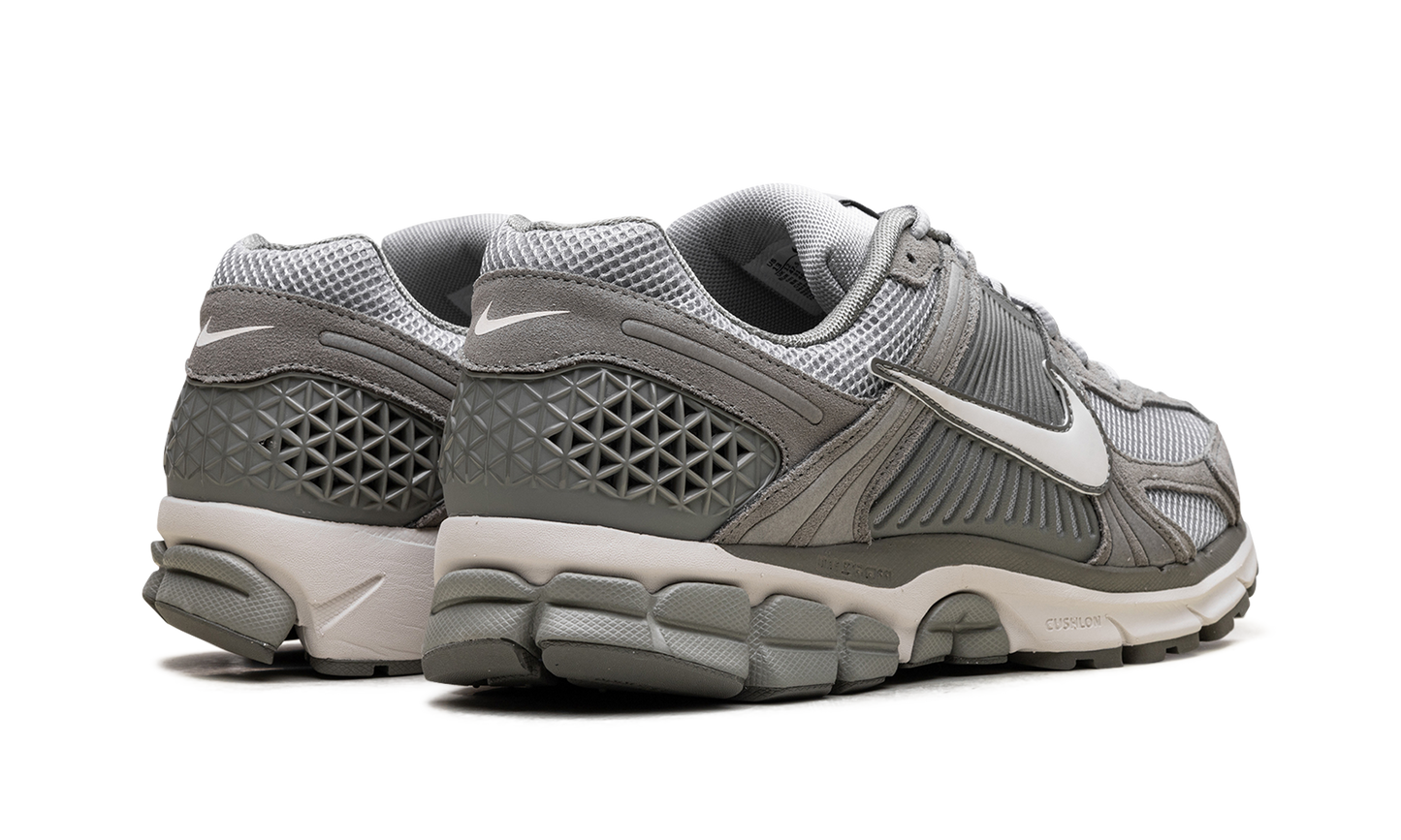 Zoom Vomero 5 "Dark Stucco" HF1553 002