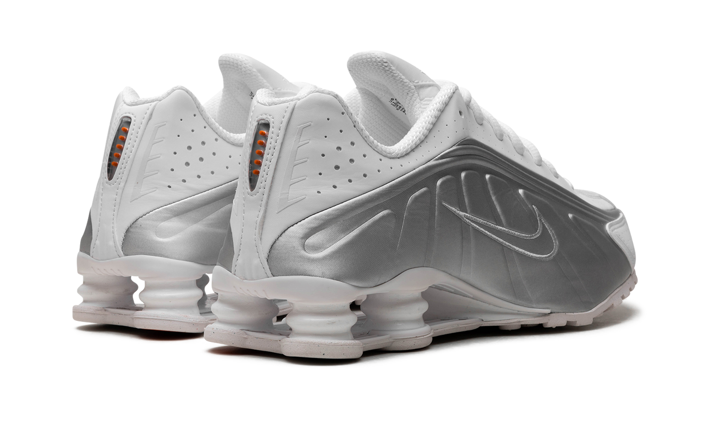 SHOX R4 MNS WMNS "Metallic silver" AR3565 101
